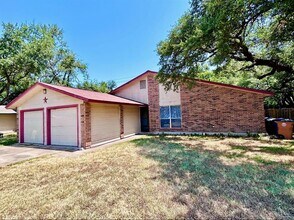 Building Photo - 8802 Pineridge Dr
