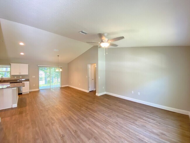 Foto del edificio - Beautiful home in Citrus Springs.