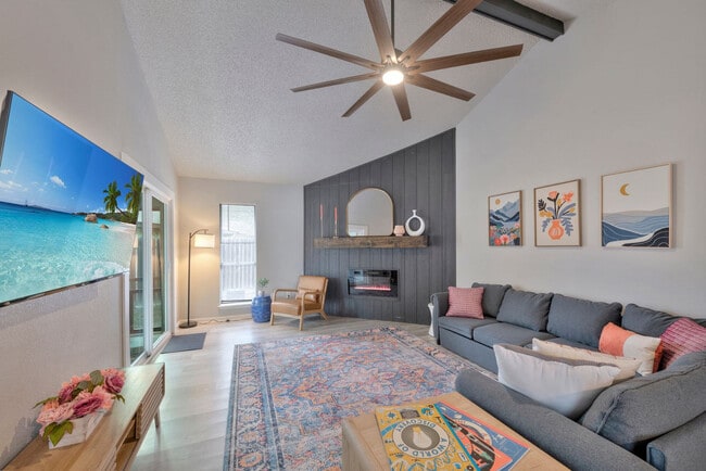 Foto del edificio - 11906 Blueridge Mountains Dr