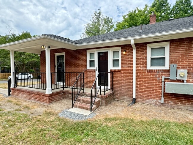 Building Photo - 1008 Hampton St