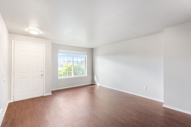 Foto del edificio - Recently updated 3 bdrm, 2 bath. Attached ...