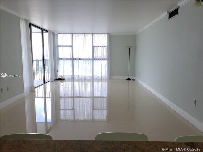 Building Photo - 3701 N Country Club Dr