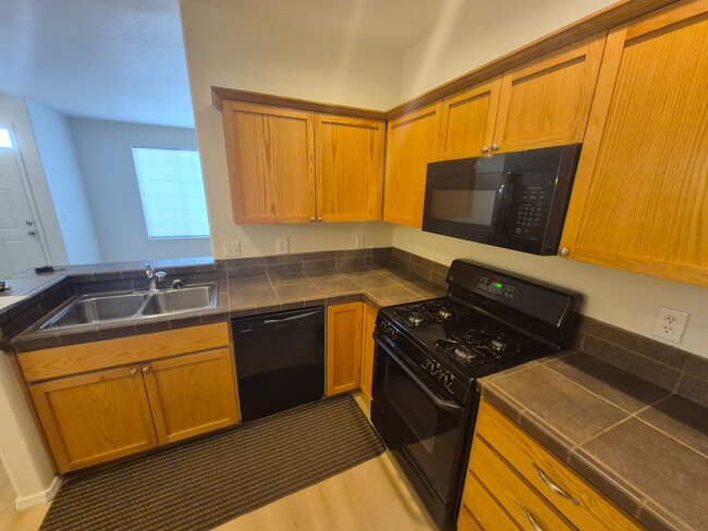 Building Photo - Great Townhouse in Arbor Station