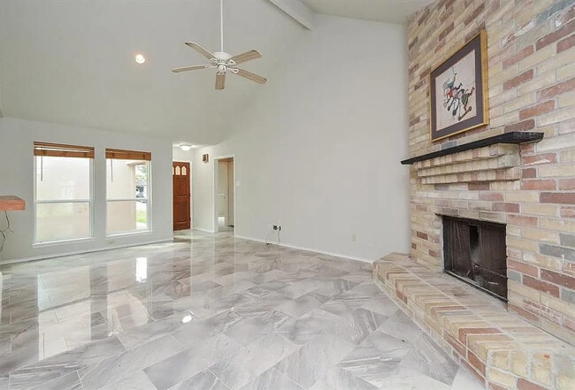 Building Photo - 11810 Glenwolde Dr