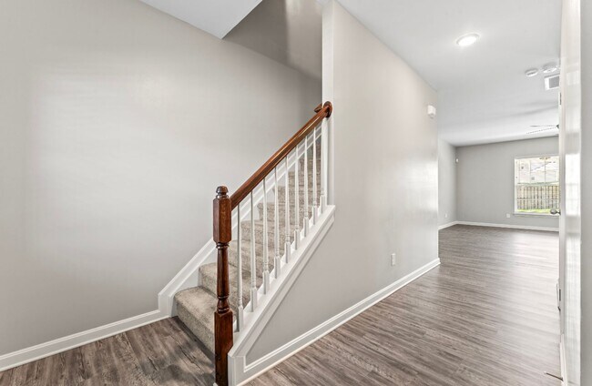 Foto del edificio - 4-Bedroom with Fenced Yard