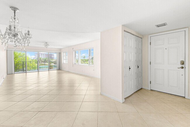 Foto del edificio - 801 Lake Shore Dr