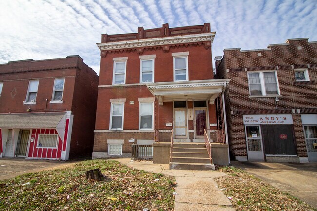 Building Photo - 4005 S Grand Blvd