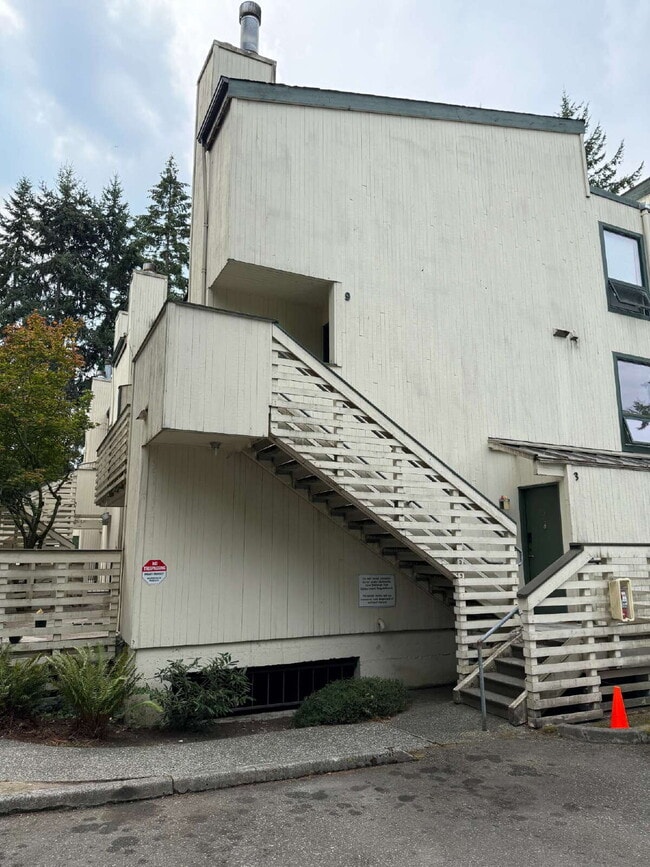 Building Photo - 1019 156th Ave NE