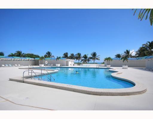 Foto del edificio - 5255 Collins Ave