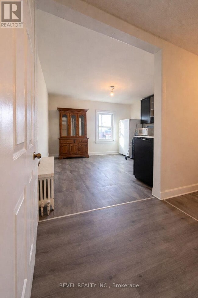 Building Photo - 226 King St