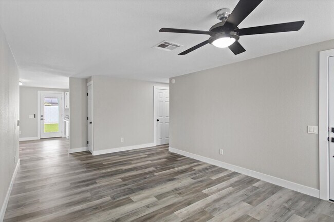 Foto del edificio - 1604 W Colt Rd