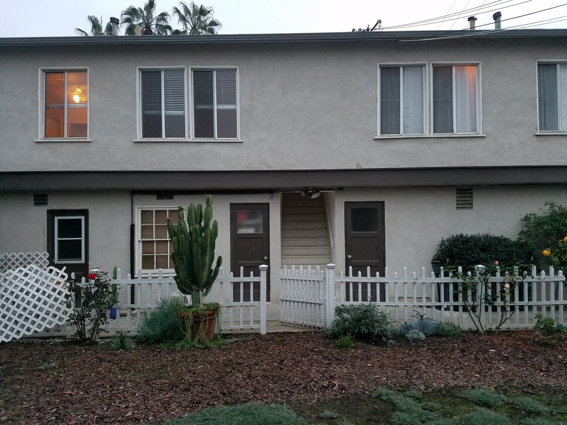 rear bldg; 2 units above laundry rm & storage garages - 1826 Pearl St