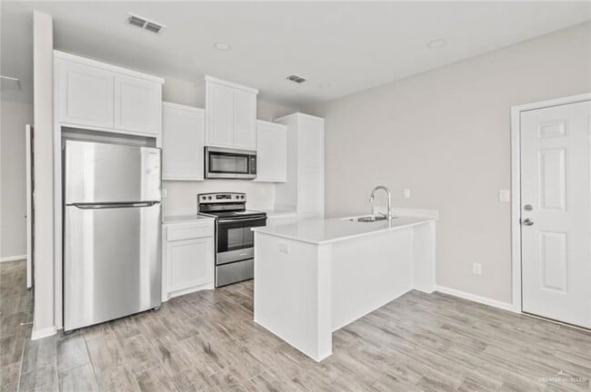Building Photo - 1216 Shavano Dr