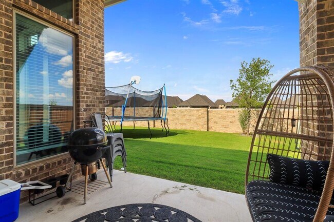 Building Photo - 8708 Roseway Trl
