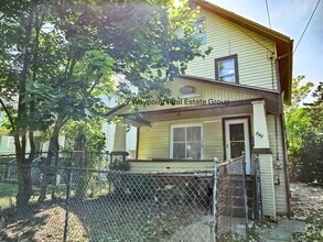 Building Photo - 840 Beardsley St