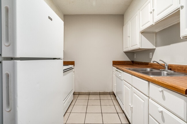 Foto del edificio - 2420 Delavan Ave