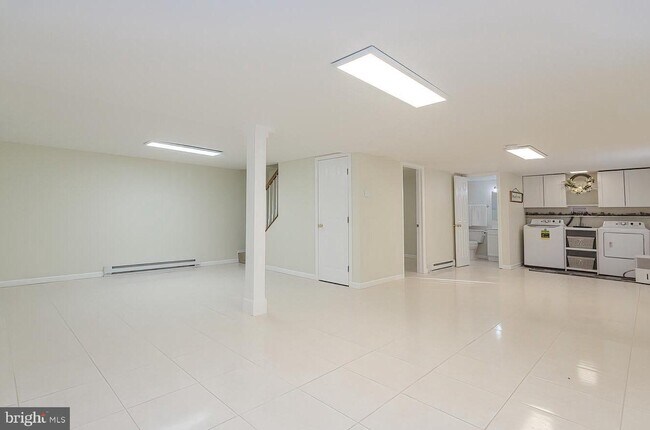 Building Photo - 229 Birch Dr