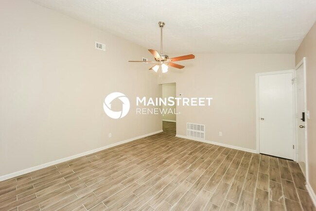 Foto del edificio - 3 Bedroom Pet-Friendly Home in Riverdale, GA with Main Street Renewal