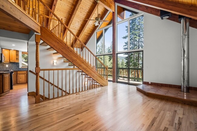Building Photo - Remodeled Mountain Style Home