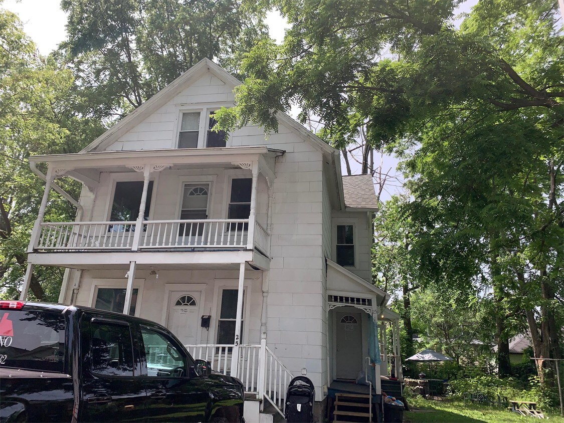 Primary Photo - 25 Maple St