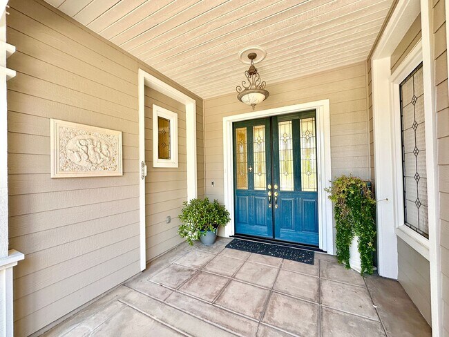 Foto del edificio - Beautiful Single-Level Custom Home with Serene Backyard Space in the Lovely Peppertree Park Commu...