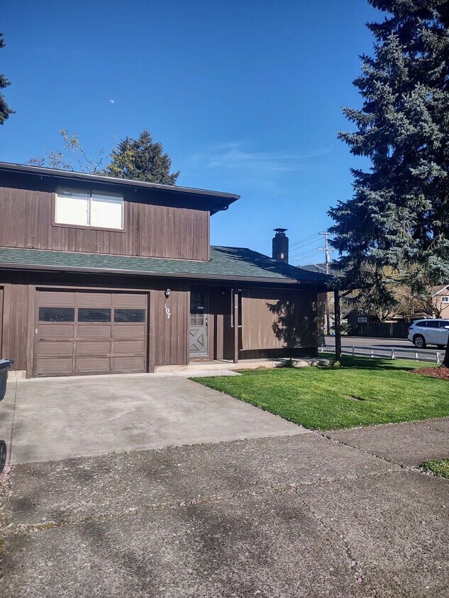 107 62nd Pl, Springfield, OR 97478 House Rental in Springfield, OR