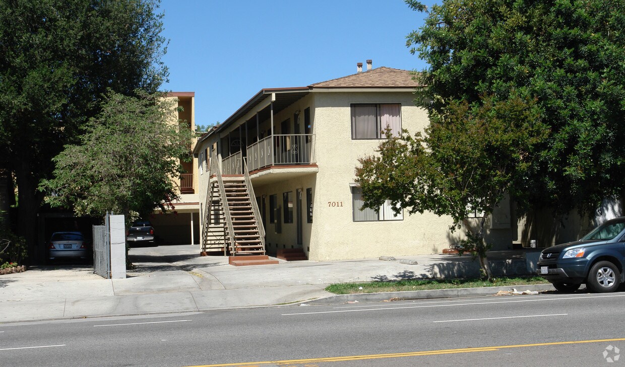 Building Photo - 7011 Woodley Ave