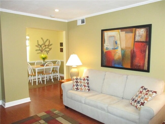 Looking inside - 743 E Oltorf St