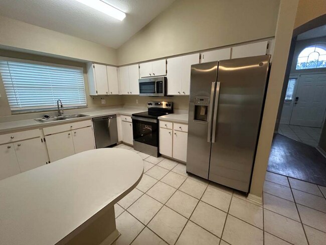 Building Photo - 1600 Bondurant Way