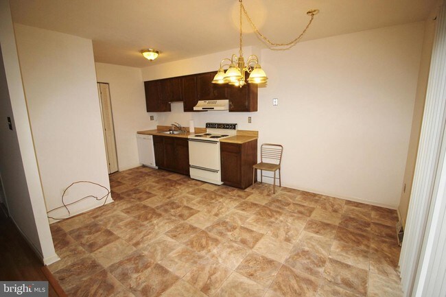 Building Photo - 143 Thomas Dr