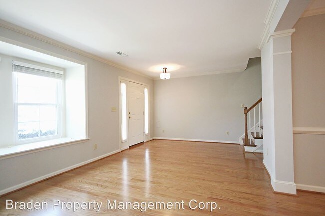Building Photo - 3240 Gateway Cir