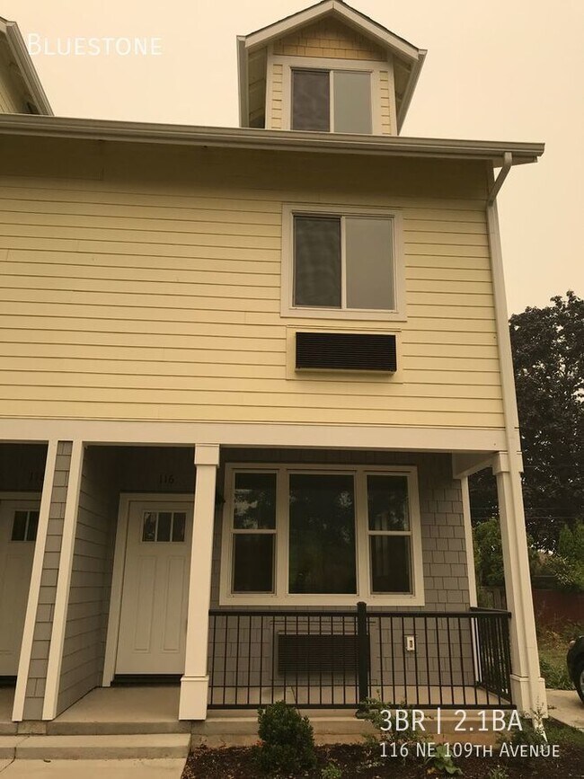 Building Photo - Newer 3br/2.5ba Townhome
