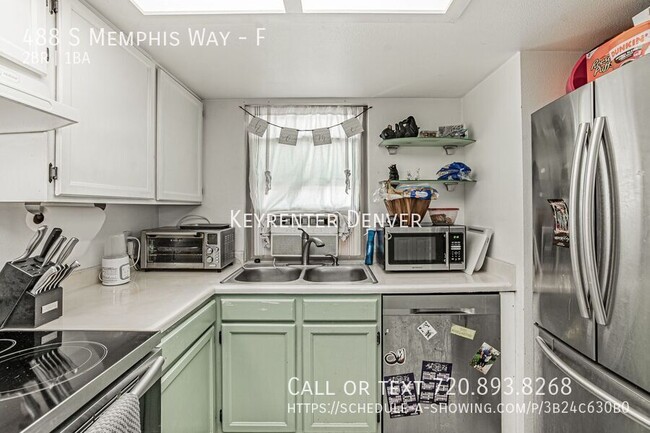 Building Photo - Charming 2 Bed 1 Bath Townhome with Deck a...