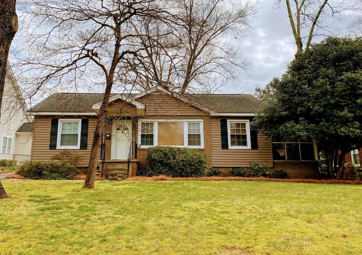 Primary Photo - Amazing, 3 Bedroom home right off August R...