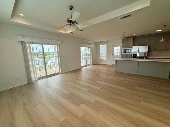 Foto del edificio - 7608 Lakeshore Dr
