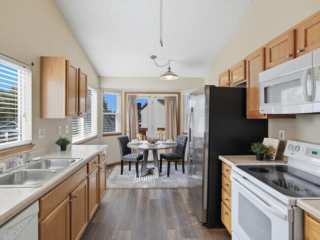 Building Photo - 5470 Balsam St