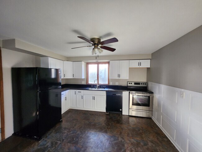 Photo - 4140 Birchwood Dr N House