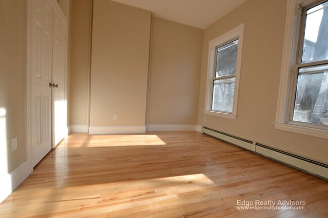 Building Photo - 35 Pratt St