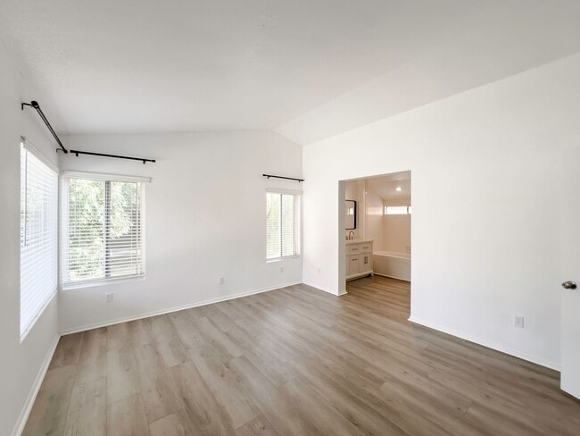 Building Photo - Remodeled Home for Rent in the Heart of Mu...