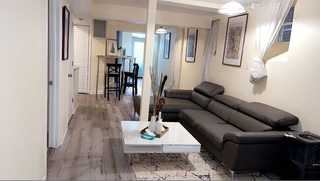 Building Photo - 1624 S Throop St