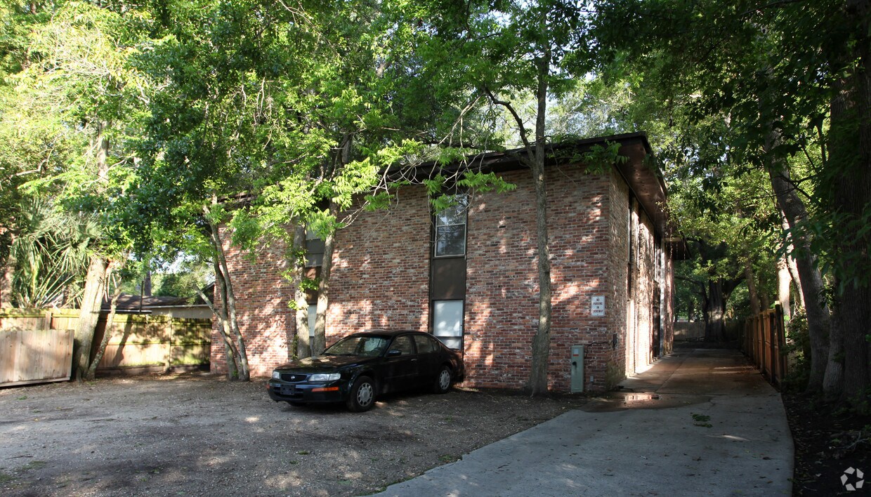Foto principal - 3325 Mayflower St