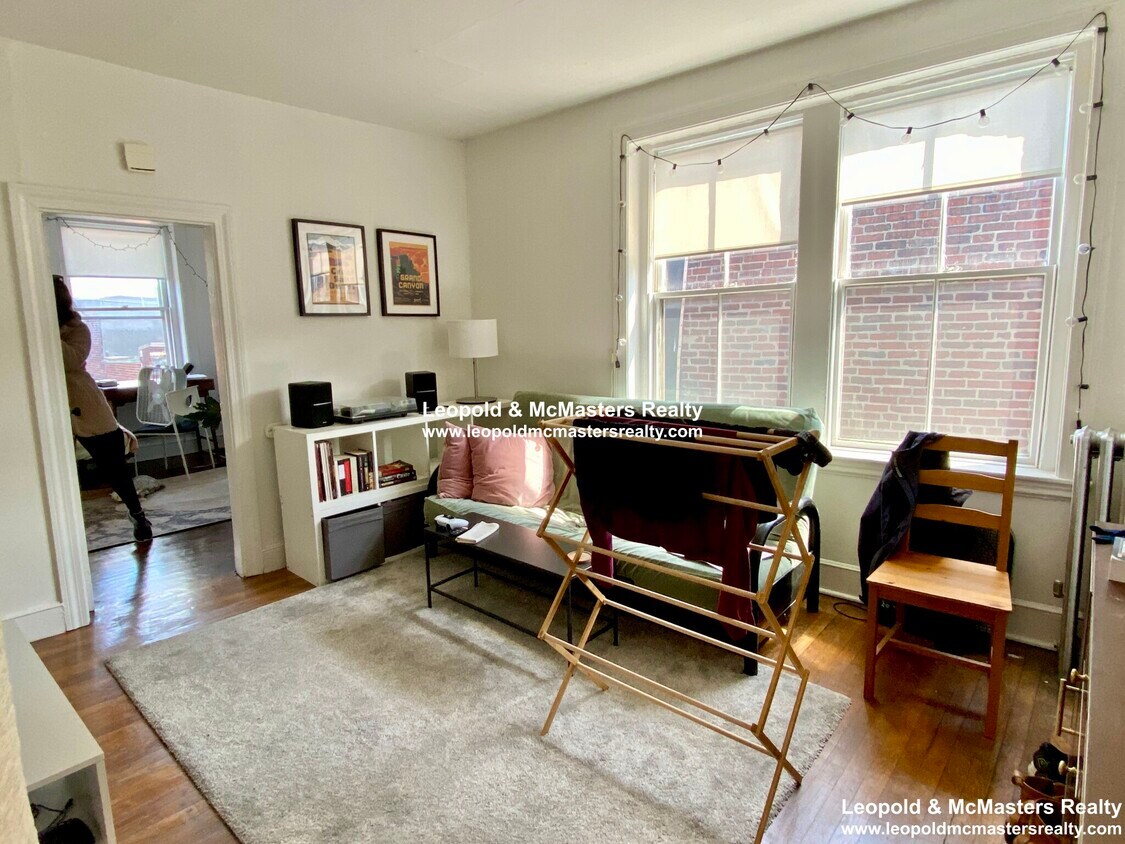 Primary Photo - 20 Grove St