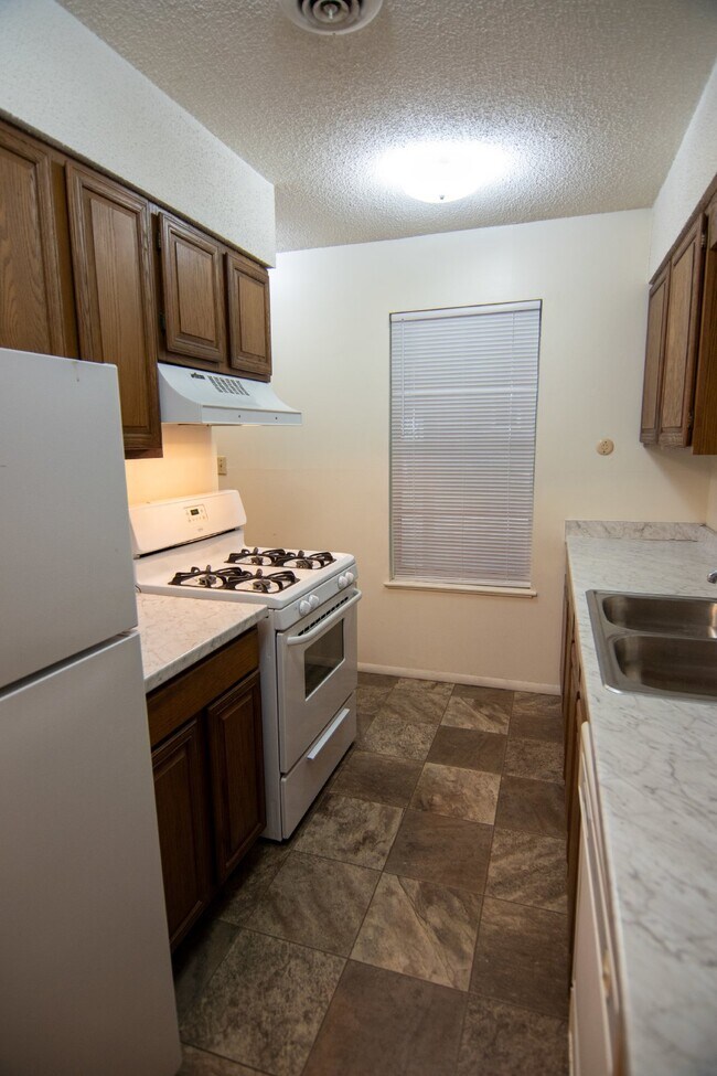 Foto del edificio - Cozy 1-Bedroom Multiplex Apartment in Coffeyville, KS with Modern Amenities!