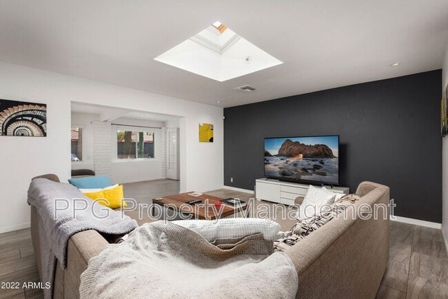 Photo - 6643 N 7th Dr House