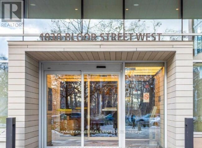 Building Photo - 1830 Bloor St W