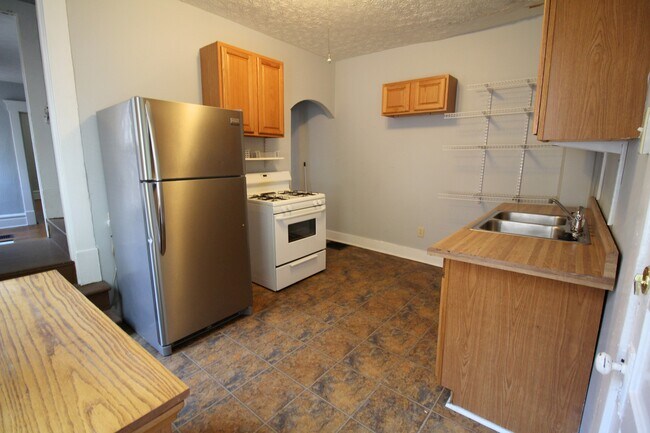 Kitchen - 118 E Hudson St