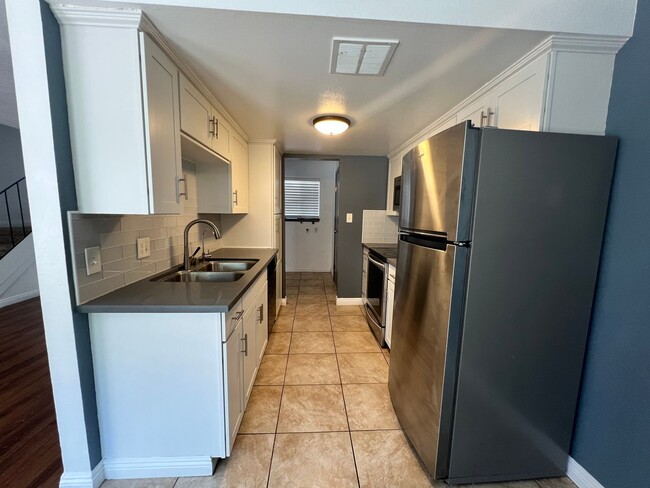 Building Photo - For Rent:  2BR/1.5BA Condo Near Fresno Sta...
