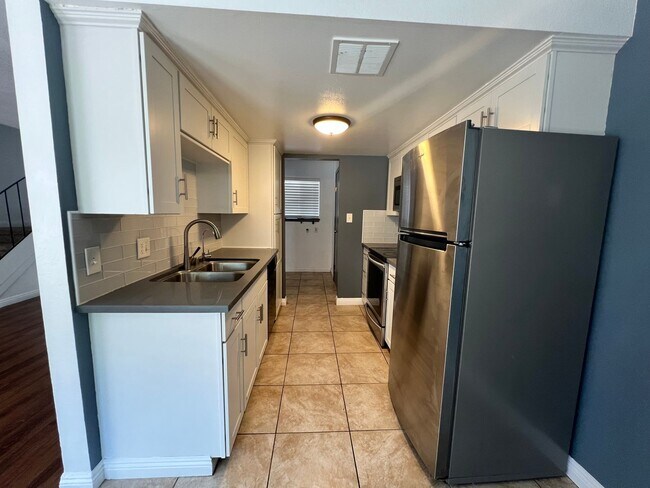 Foto del edificio - For Rent:  2BR/1.5BA Condo Near Fresno Sta...