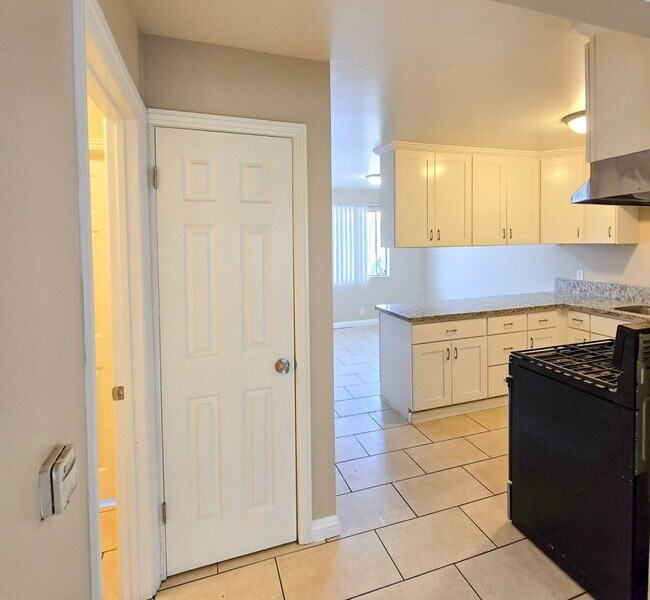 Foto del edificio - 6460 Crescent Ave