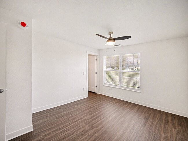 Building Photo - The Grove Apartment Homes